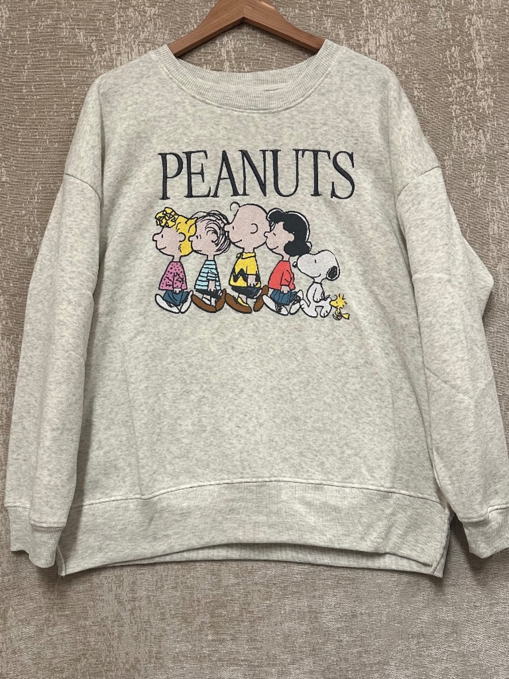 Vintage SNOOPY AND FRIENDS PEANUTS Embroidered Sweatshirt